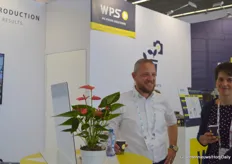 André Valstar (Festo) having a chat at the WPS booth